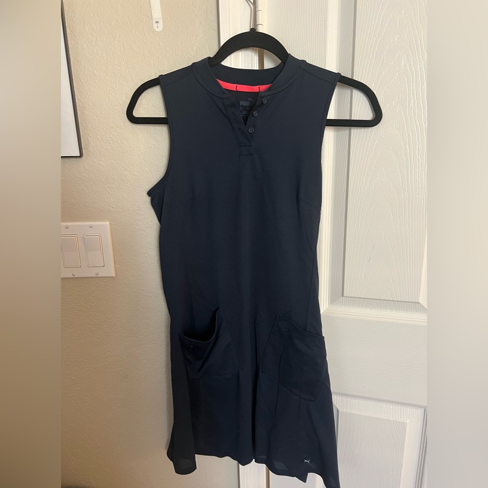 PUMA WOMEN'S SLEEVELESS GOLF DRESS
Size XS Navy blue